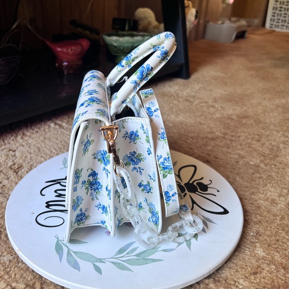 HOUSE OF WANT WE ARE CHIC VEGAN LEATHER TOP HANDLE CROSSBODY IN BLUE FLORAL. - Picture 9 of 17